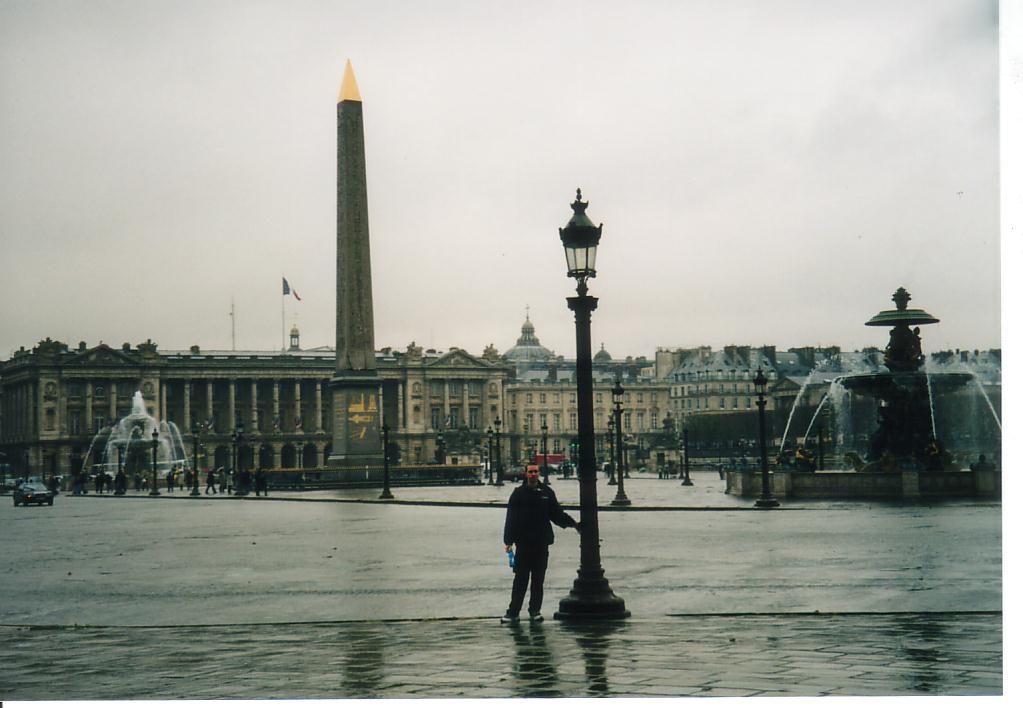 Danny auf dem Place de la Concorde 2.JPG