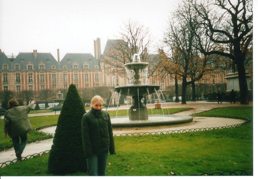 Kristina im Park.JPG