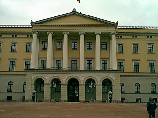 Das knigliche Schlo von Harald, Mette-Marit und Haakon.jpg