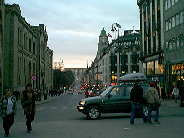 Die Karl Johans Gate mit Blick aufs Schlo.jpg